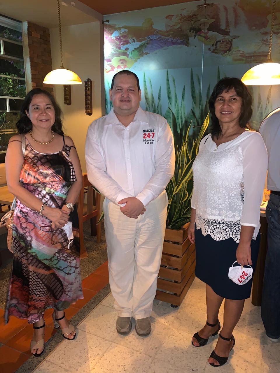 Luisa María Duque Cerón, Gerente de DIARIO DEL HUILA, el empresario Jhon Freddy Figueroa y Esperanza Rodríguez, asistente administrativa de DIARIO DEL HUILA. Luisa María Duque Cerón, Gerente de DIARIO DEL HUILA, el empresario Jhon Freddy Figueroa y Esperanza Rodríguez, asistente administrativa de DIARIO DEL HUILA.